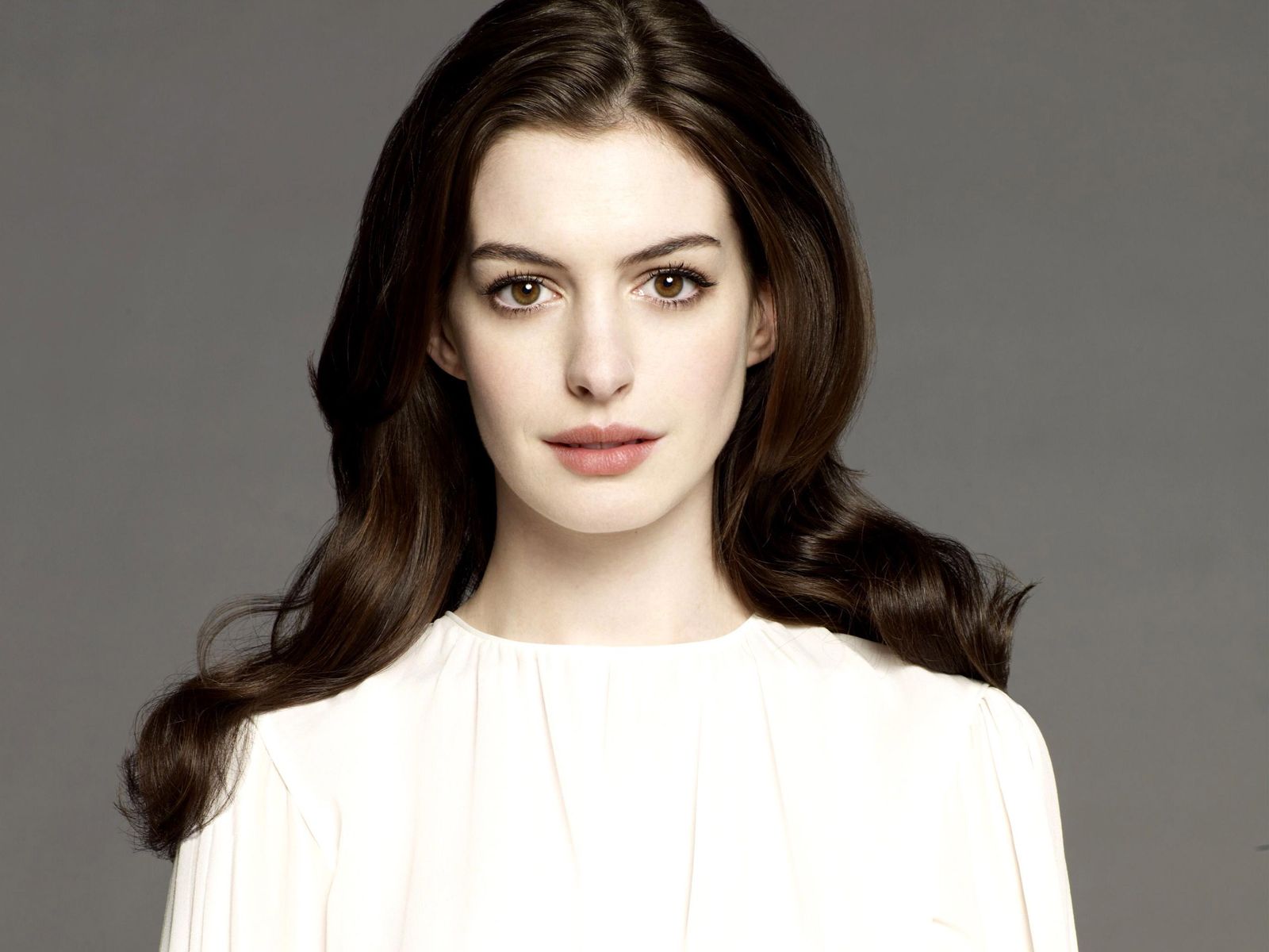 Anne Hathaway Pays Tribute To 'The Devil Wears Prada'