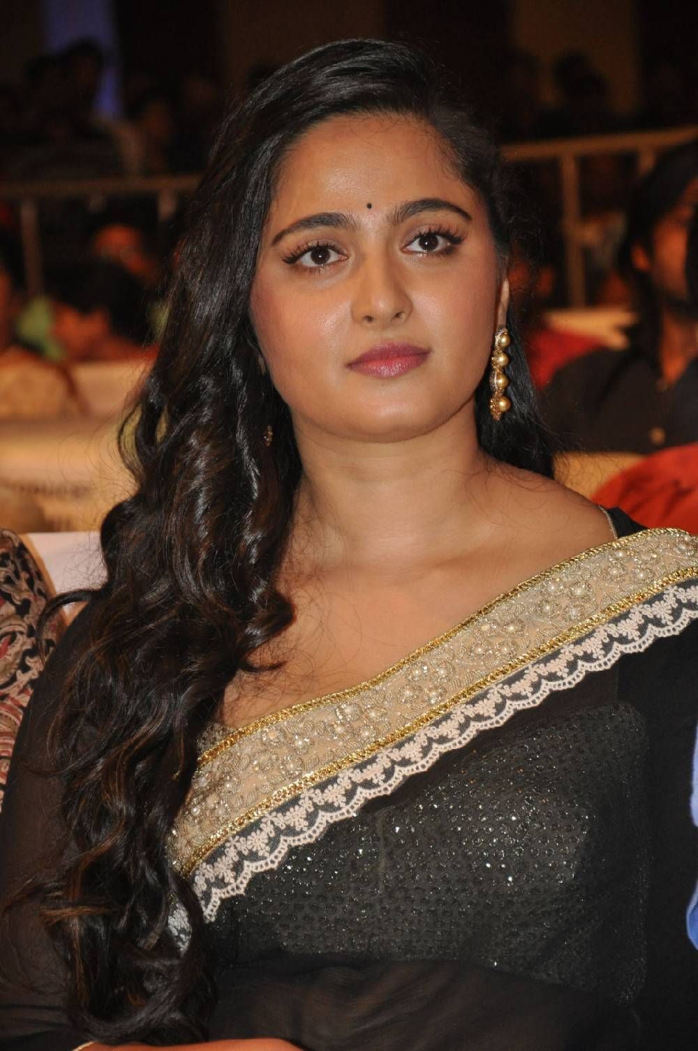 Anushka Shetty’s Weight Issue A Cause Of Concern For Rajamouli 