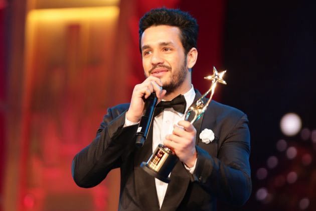 Akhil Gets Taunted By Rana On Stage At SIIMA Awards 2016