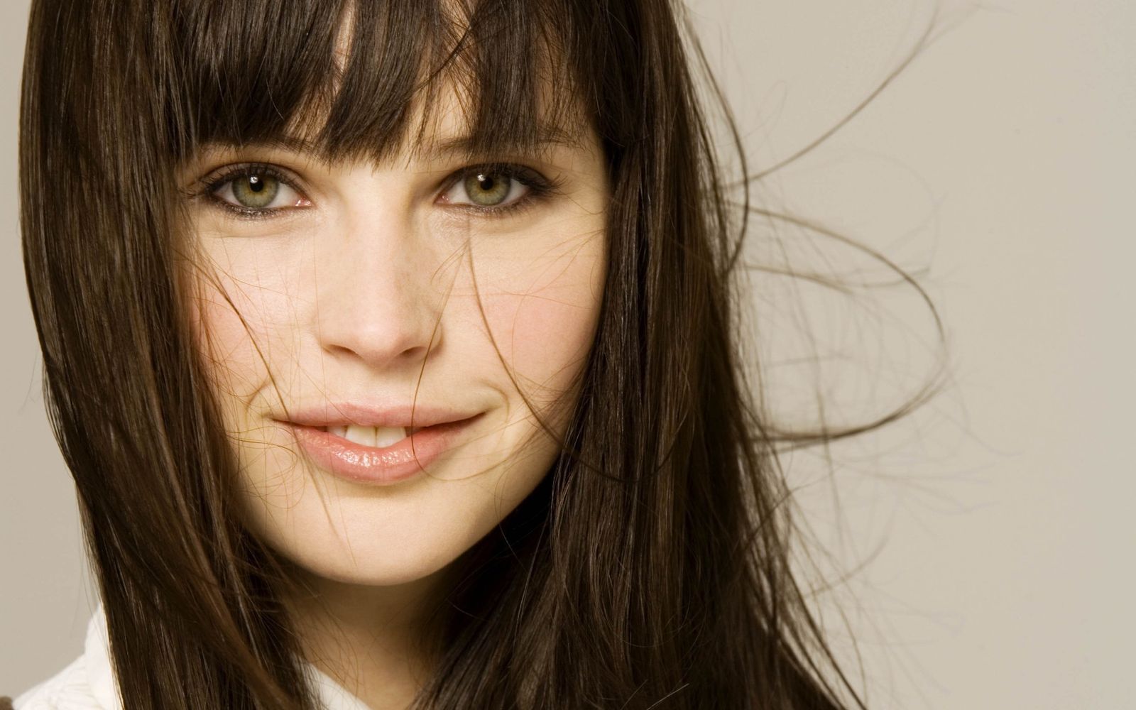 Felicity Jones On Fair And Equal Pay For Women