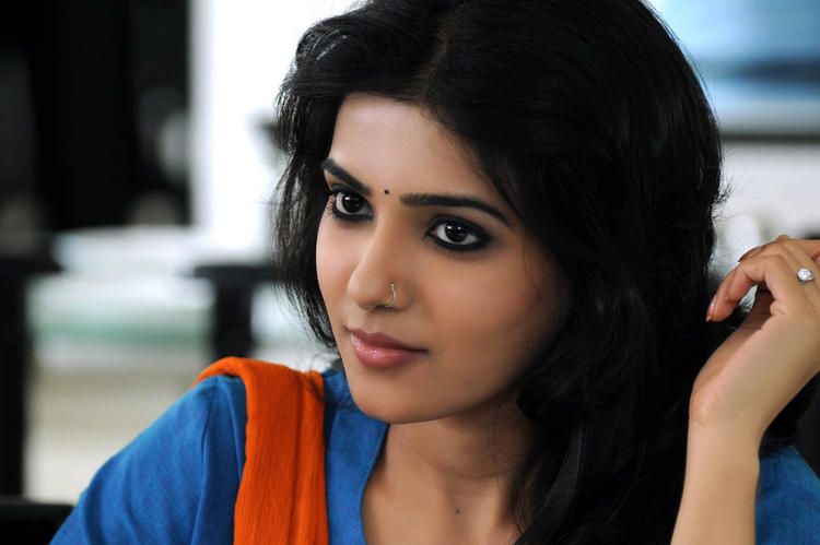 Samantha’s Car Tyres Punctured By Fans