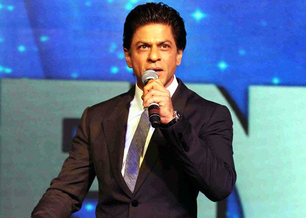 Shah Rukh Khan To Host Filmfare Awards Yet Again!