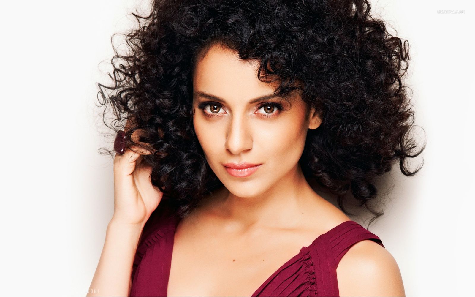 Inspired by 'Rangoon', Kangana Ranaut Is All Set For An Exquisite Vintage Ride