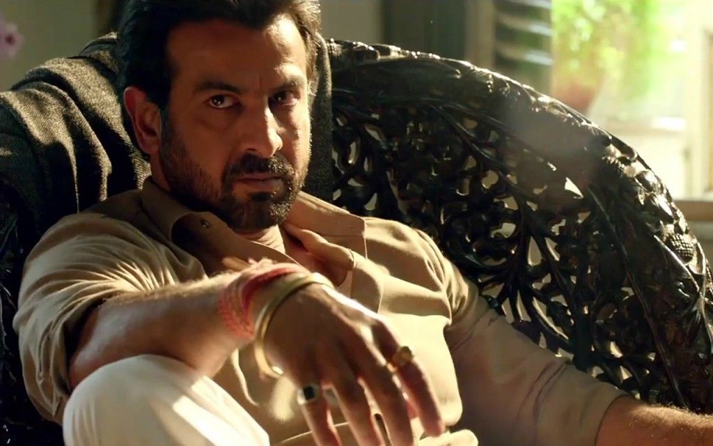 Ronit Roy Completed Kaabil Schedule With 9 Glass Pieces In His Arm