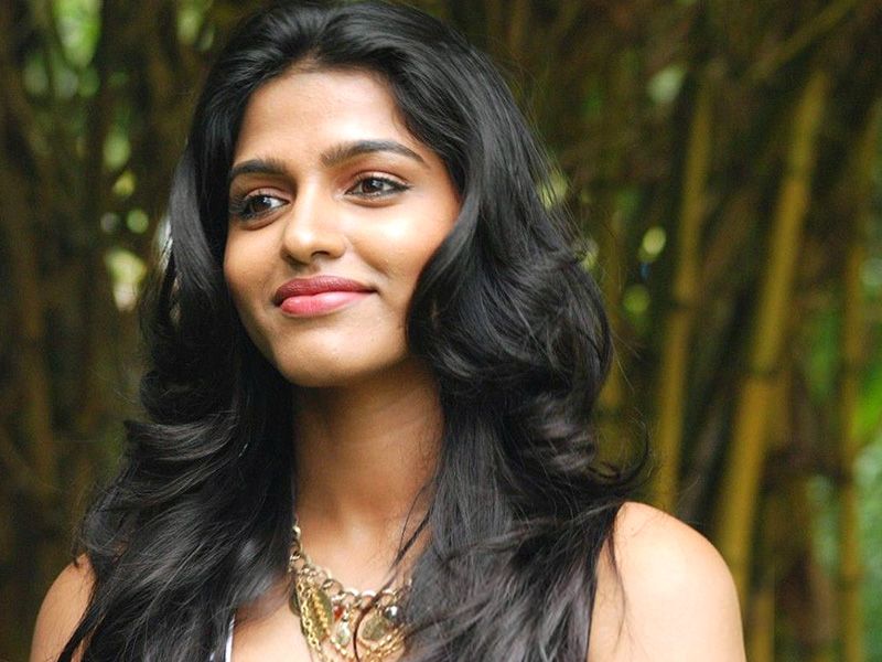 Sai Dhanshika To Play A Visually-challenged Dancer In Solo