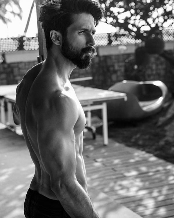 Internet Is Drooling Over Shahid Kapoor's Shirtless Pic