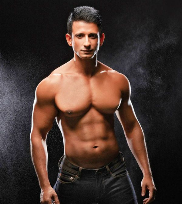 Hate Story 3 Gave Me Opportunity To Showcase Six-Pack Abs: Sharman Joshi
