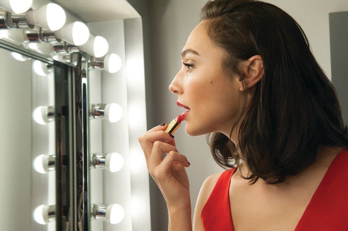 Gal Gadot Joins THIS Cosmetic Brand As Their New Face