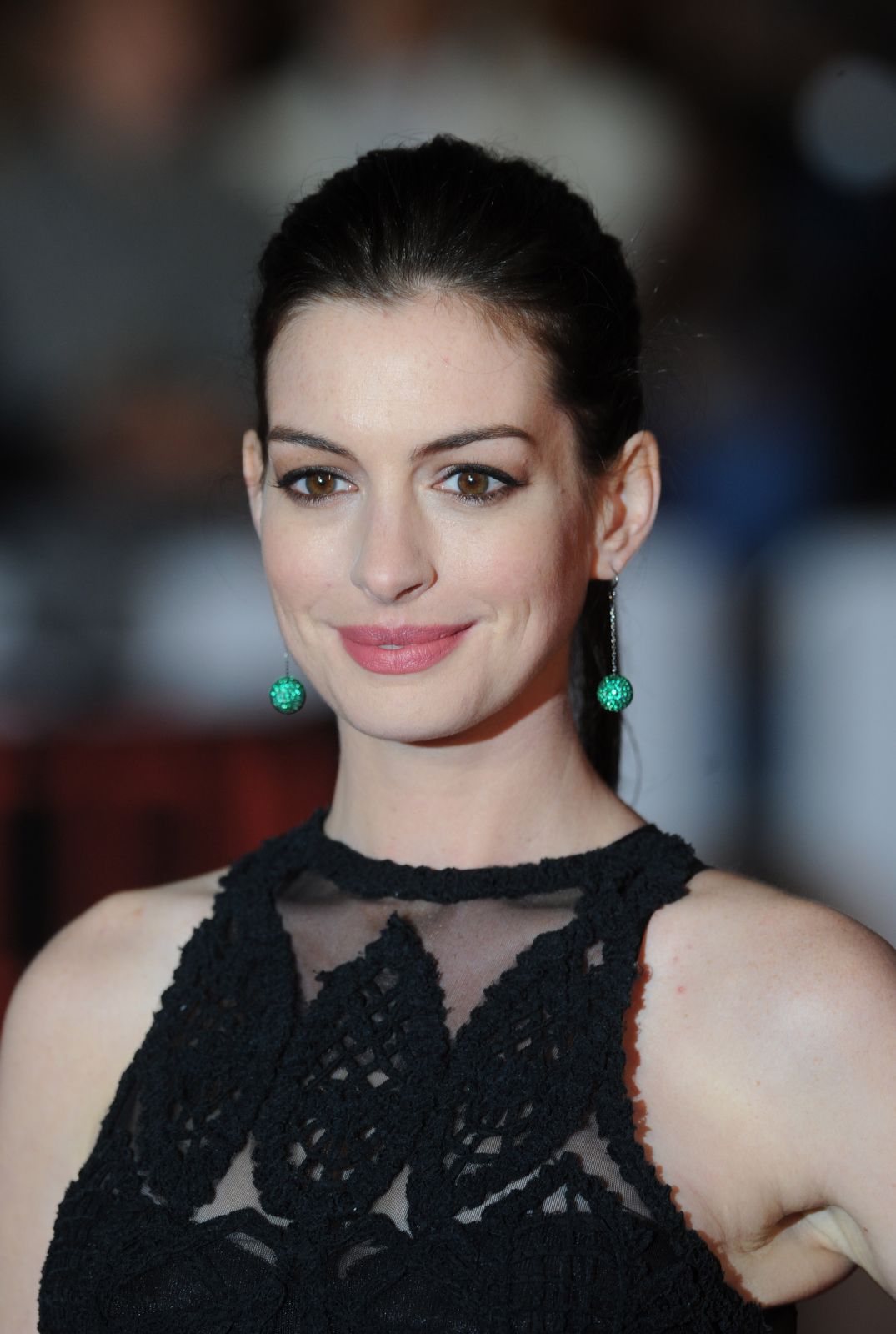 Anne Hathaway To Produce A Movie On Perils Of Dating Apps