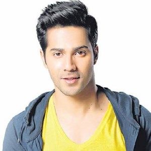 Varun Dhawan Gets Injured After Posing For The Paparazzi