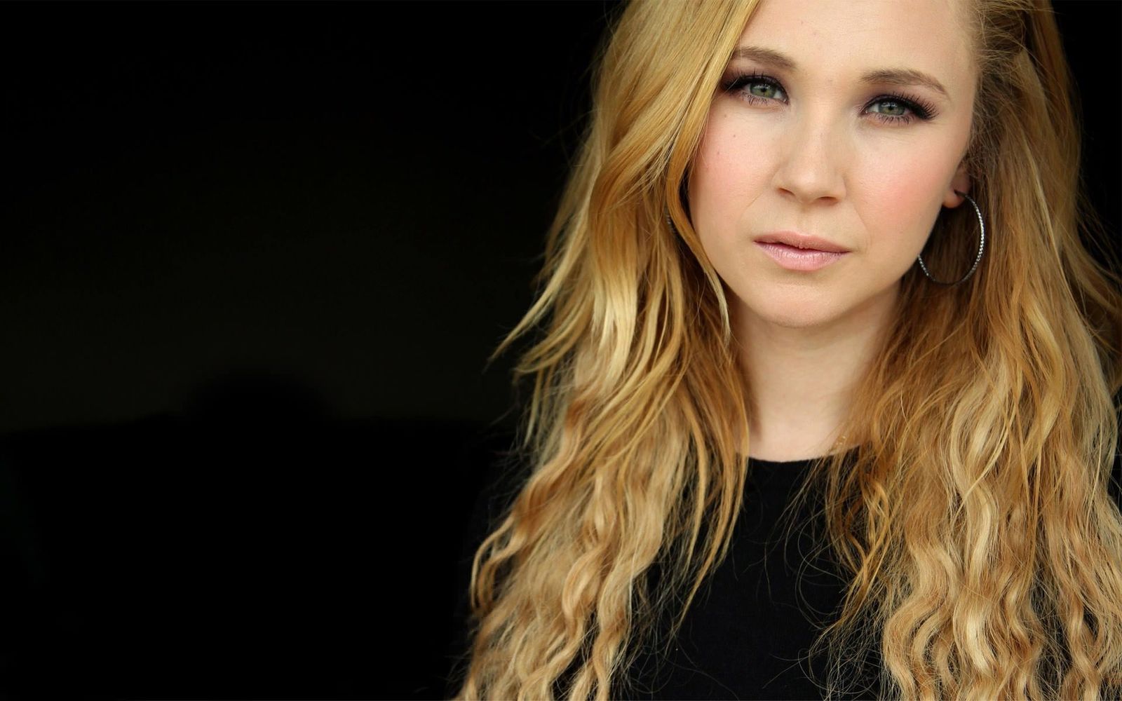 Juno Temple Wishes For A Lead Role in A Biopic