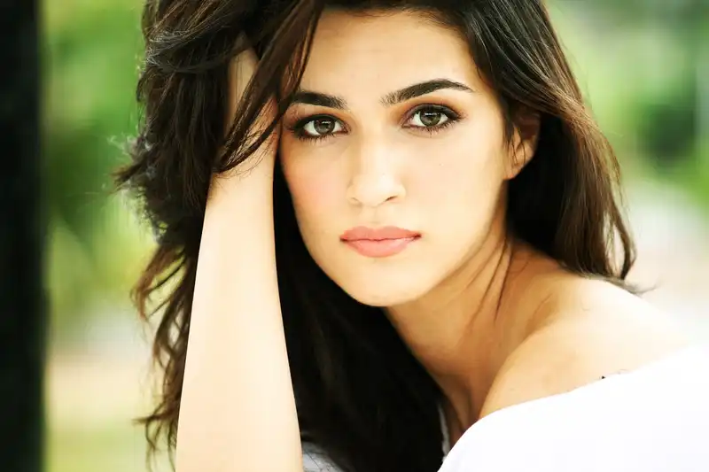 Here's Why Raabta Crew Thought Kriti Sanon Was Possessed