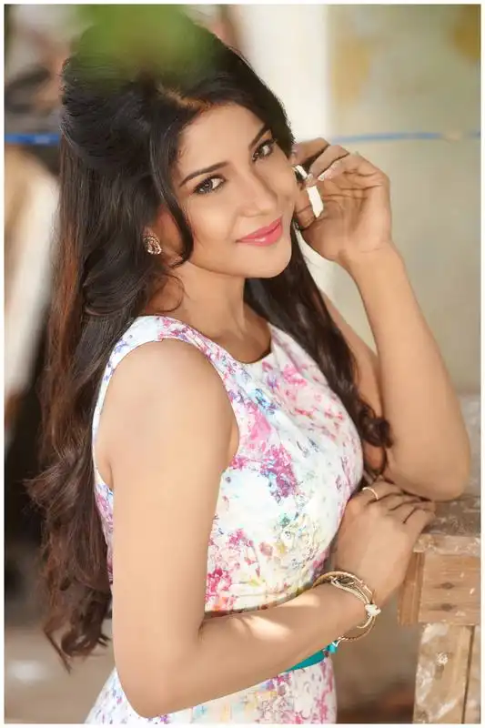 Sakshi Agarwal Roped In For A Brief Role In Kaala-Karikaalan