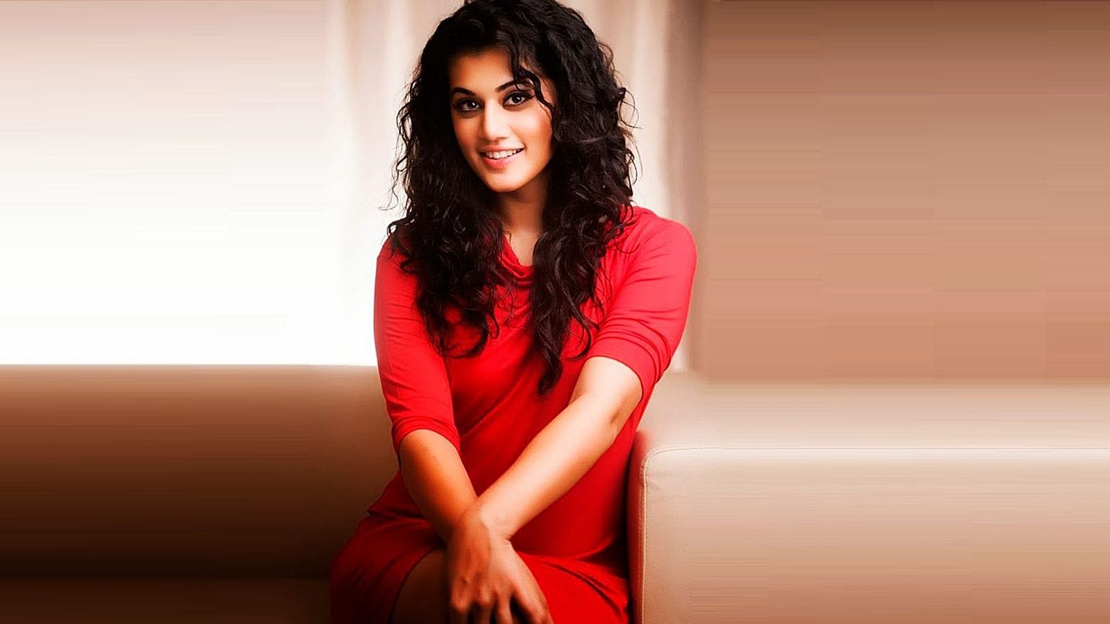 Taapsee Pannu Honoured With ‘Most Powerful Woman of the Year’ Award