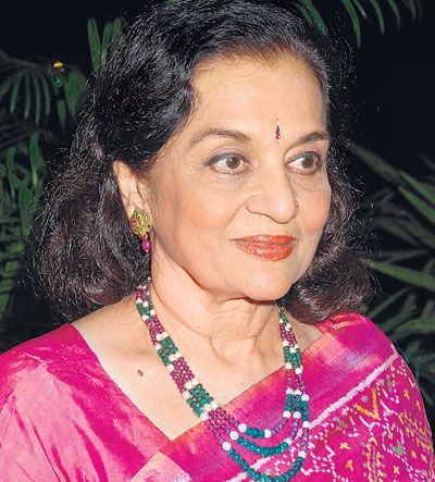 Asha Parekh Believes This Actress Is Perfect To Play Her In Her Biopic