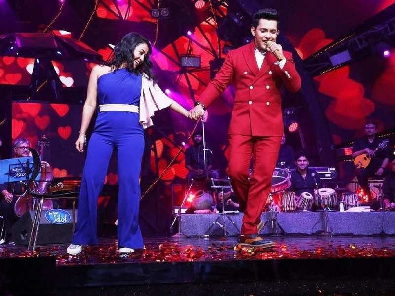 Neha Kakkar Receives A Gajra From Aditya Narayan And Are Those Some Sparks We See Flying?