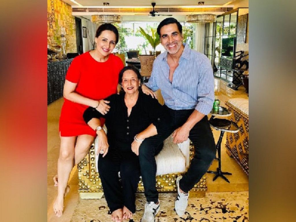 Akshay Kumar's mother hospitalised and in ICU, actor flies back from UK