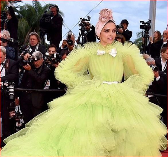 Cannes 2019: इस नए ऑउटफिट के साथ दूसरी बार रेड कारपेट पर नज़र आई दीपिका पादुकोण !
