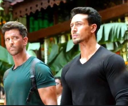 Forget Sleeves, Tiger Shroff Is Wearing His Love For Hrithik Roshan On His Chest, But There’s A Twist 