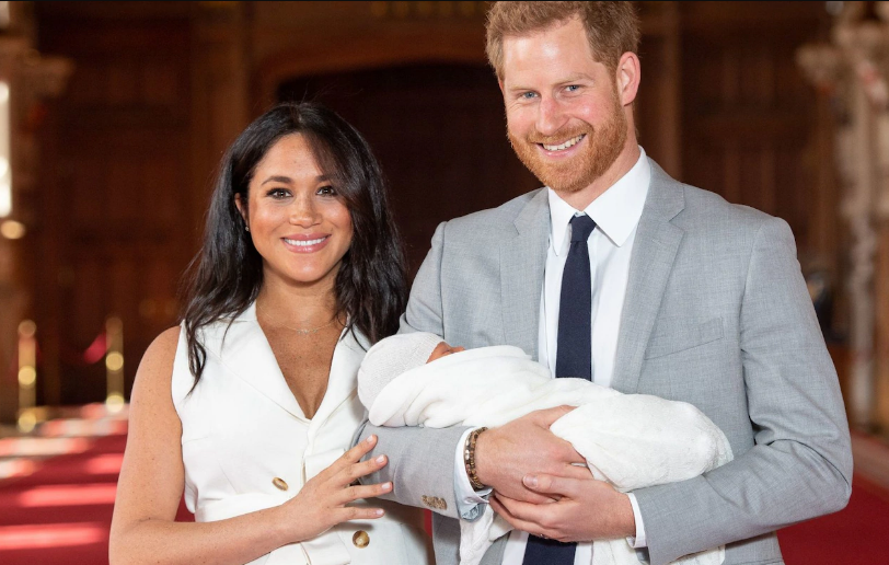 First Picture Of Prince Harry And Meghan Markle’s Son, The Royal Baby Of Sussex, Is Here!