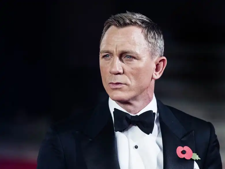 Daniel Craig Talks  About Playing Bond On Last Time
