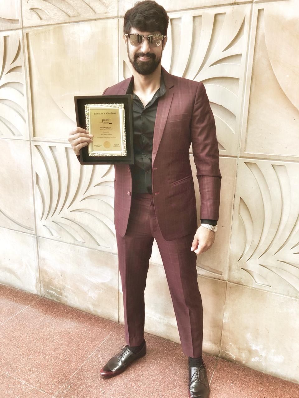 Tanuj Virwani Wins Best Emerging Actor At Iconic Achievers Awards For Inside Edge, Anupam Kher And Ranveer Shorey Win Too