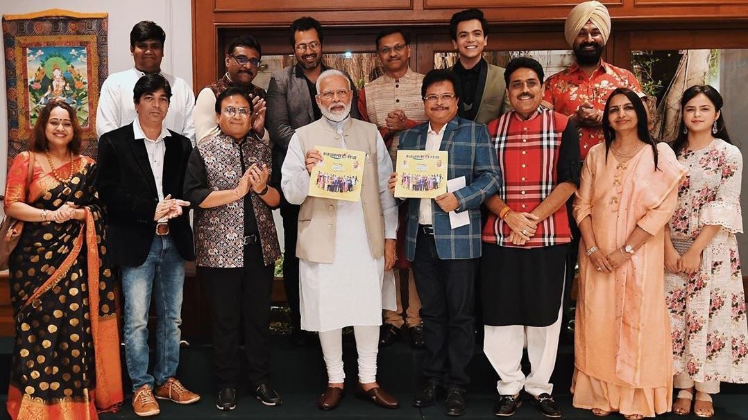 PM Modi Meets The Cast Of Tarak Mehta Ka Ooltah Chashmah Lauds Them For Promoting The Swachh Bharat Abhiyan