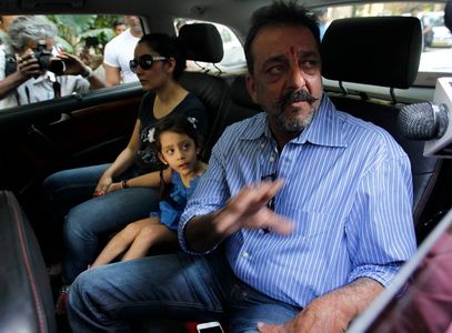 Bollywood actor Sanjay Dutt with wife Manyata and kids before leaving for Yerawada Jail