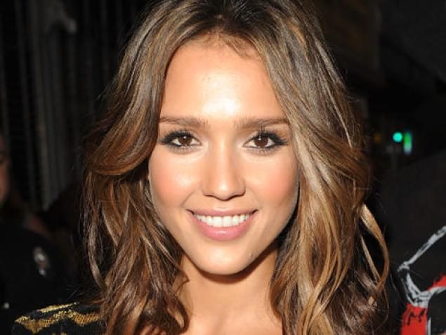 Jessica Alba completes 5 years of marriage, gifts something special to hubby