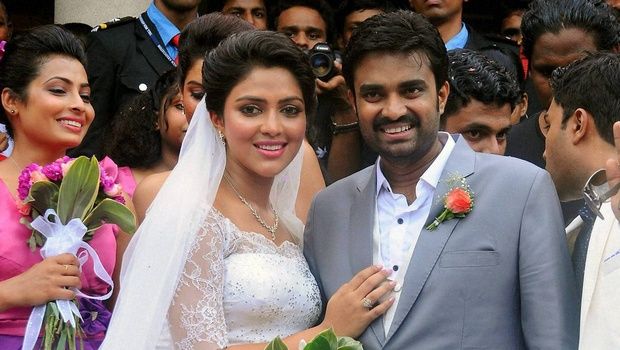 Amala Paul-Vijay exchange engagement rings