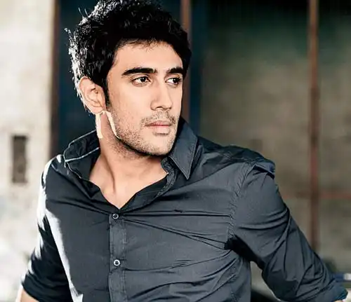 Amit Sadh turns to party mood, though a little bit late