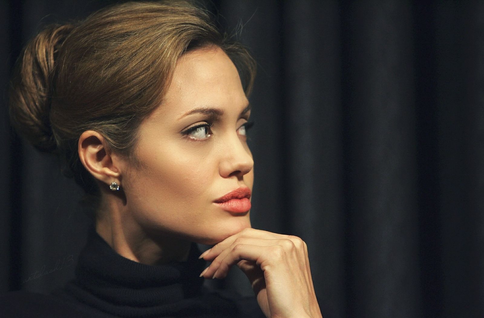 Angelina Jolie is made an honorary dame