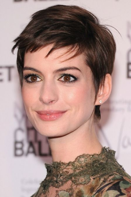 Anne Hathaway denies reports of her pregnancy