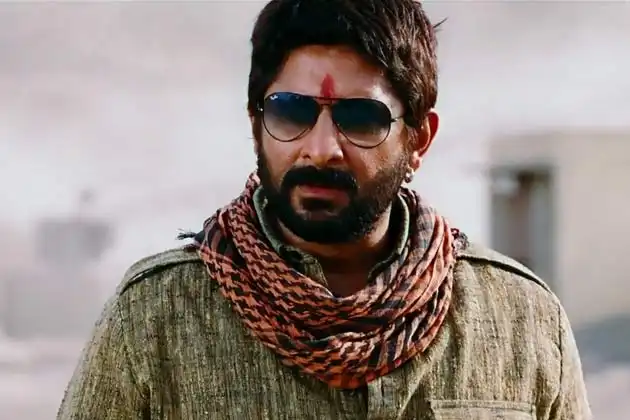 Arshad Warsi gets it wrong, ends up banging his head into edge of metal trolley