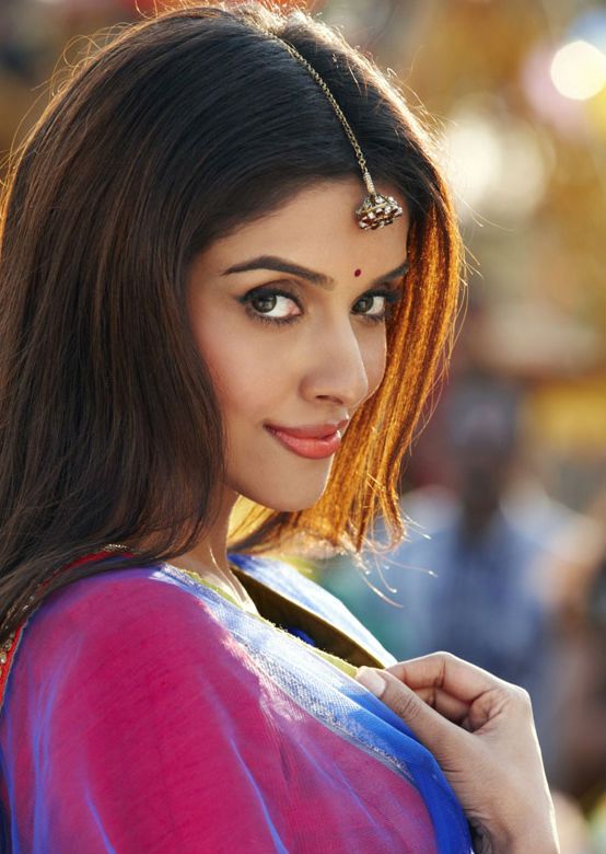 5 Reasons Why Asin Rules the 100 Crore Club