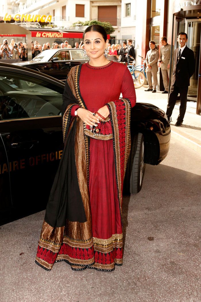 Vidya Balan decorates herself in a sari for Australian designer