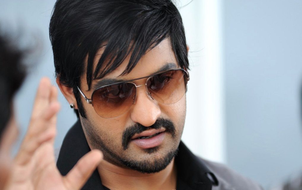 Jr. NTR’s fan falls victim to stampede at Baadshah audio launch