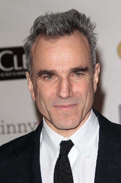 Daniel Day-Lewis to become award presenter at upcoming Academy Awards