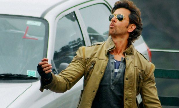 Iconic tribute to MJ by Hrithik in Bang Bang’s title track