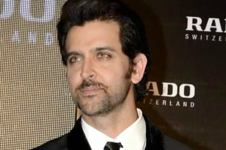 Alimony reports disturbing for Hrithik, actor comes out on Twitter