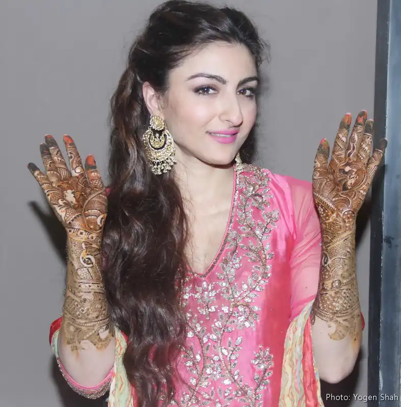 Soha Ali Khan Mehendi Pictures At Her House in Bandra.