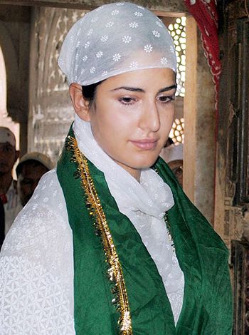Katrina Kaif seeks blessings at Ajmer Sharif, Salim Chisthi’s dargah for her upcoming releases