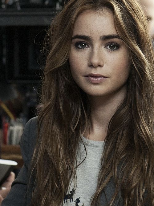 How to Be Single: Lily Collins in early talks to star