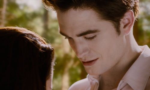 Breaking Dawn-Part 2 to release trailer with The Hunger Games