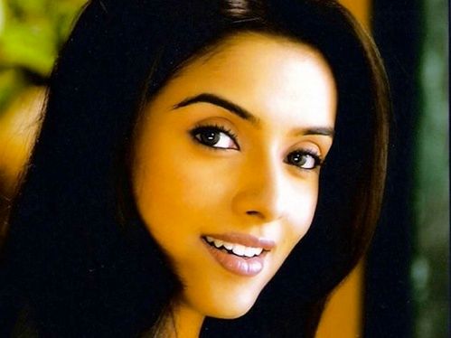 Asin says shes very much single