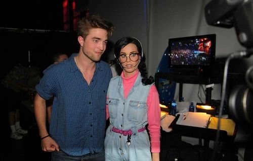 Katy Perry flirts with Robert Pattinson