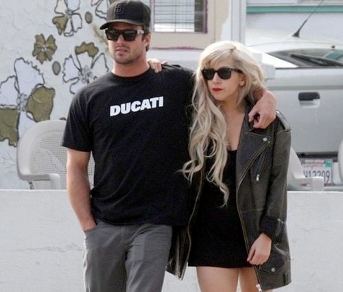 Is Lady Gaga taking a break from Taynor Kinney romance?