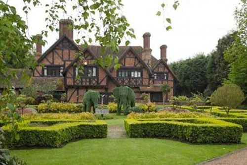 Brangelina spent 10 million pounds on London mansion