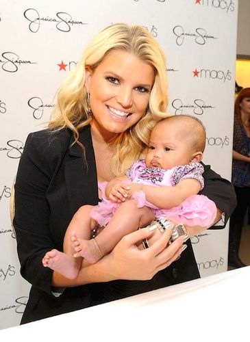 Jessica Simpsons newborn is extremely beautiful
