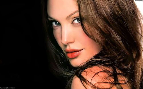 Angelinas growing popularity resulted in Jolie-Billy split